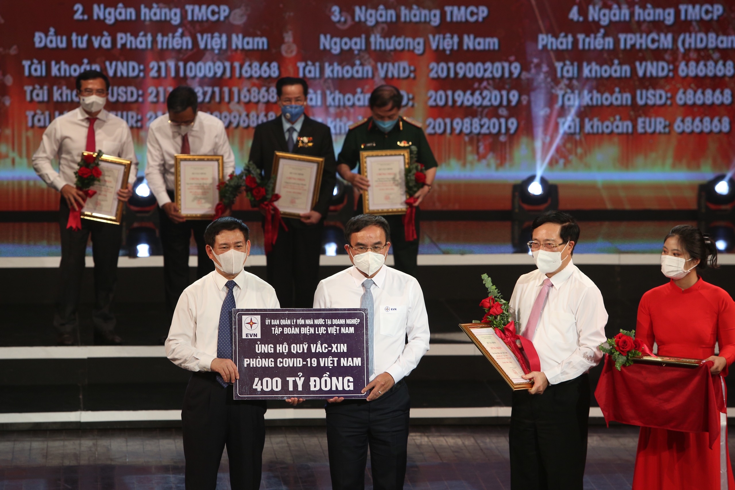 Tập đoàn Điện lực Việt Nam được Thủ tướng Chính phủ tặng Bằng khen vì có nhiều thành tích trong phòng, chống dịch COVID-19